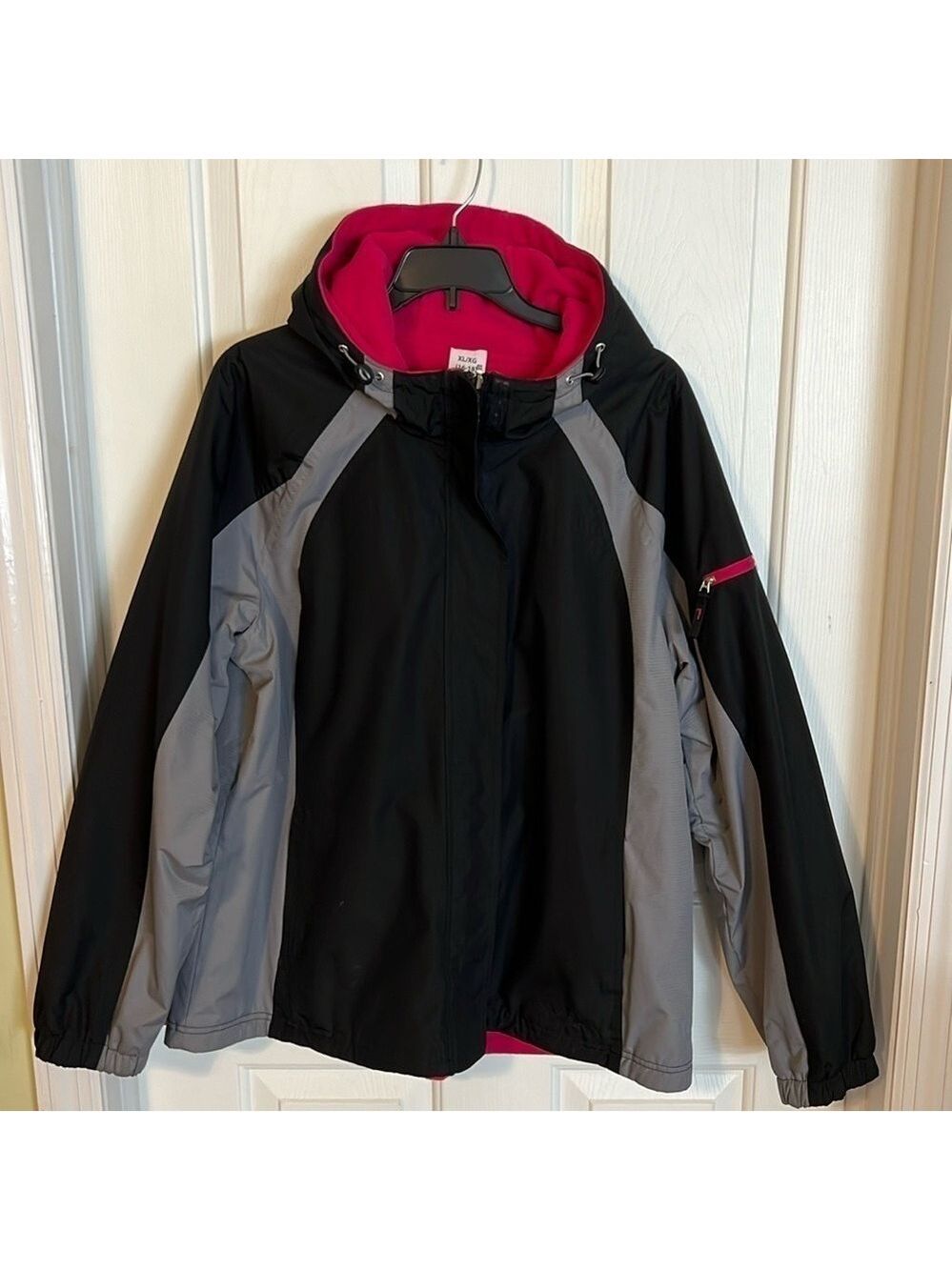 Kids Free Tech winter Jacket. Size XL (16-17) good condition. Good condition